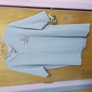 Gray short sleeve shirt with 3 buttons